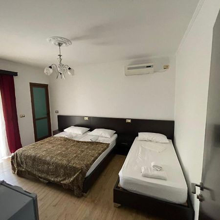 בראט Centre Hotel מראה חיצוני תמונה